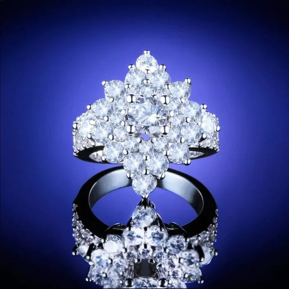 New Luxury 925 Silver Flower Diamond Ring - Picture 5 of 6
